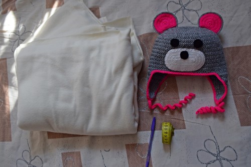 Як викроїти і вшити підкладку/yak-vikroiti-i-vshiti-pidkladku-iz-flisu-u-vyazanu-shapochku-z-vushkami/ із флісу у в’язану шапочку з вушками - 1