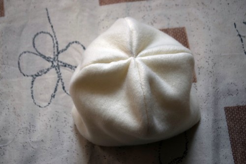 Як викроїти і вшити підкладк/yak-vikroiti-i-vshiti-pidkladku-iz-flisu-u-vyazanu-shapochku-z-vushkami/ із флісу у в’язану шапочку з вушками - 20