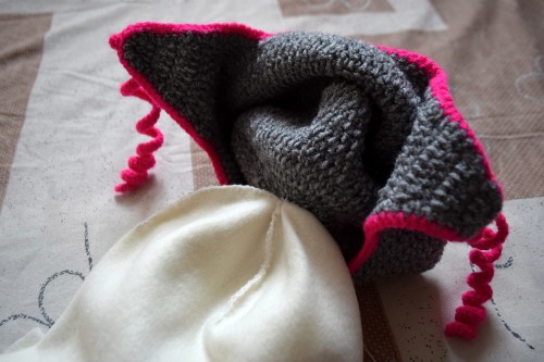 Як викроїти і вшити підкладк/yak-vikroiti-i-vshiti-pidkladku-iz-flisu-u-vyazanu-shapochku-z-vushkami/ із флісу у в’язану шапочку з вушками - 21