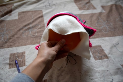 Як викроїти і вшити підкладк/yak-vikroiti-i-vshiti-pidkladku-iz-flisu-u-vyazanu-shapochku-z-vushkami/ із флісу у в’язану шапочку з вушками - 22