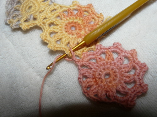 Туніка на круглій кокетці з /tunika-na-kruglij-koketci-z-kvitkovix-motiviv/квіткових мотивів - 3