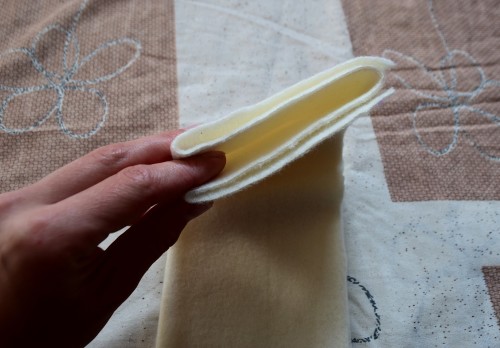 Як викроїти і вшити підкладку/yak-vikroiti-i-vshiti-pidkladku-iz-flisu-u-vyazanu-shapochku-z-vushkami/ із флісу у в’язану шапочку з вушками - 9