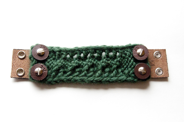 Як зв'язати браслет спицями - 11