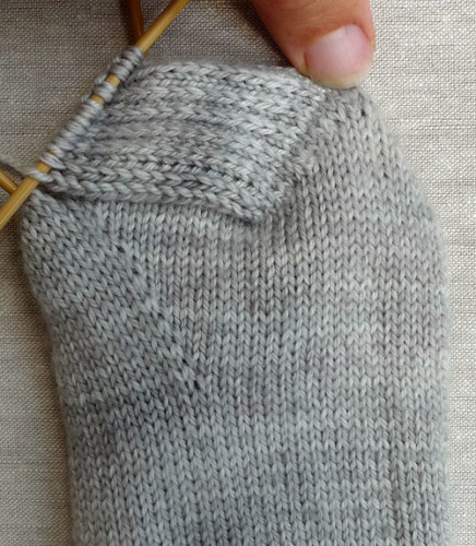 В'яжемо гетри з рельєфним візерунком - 7