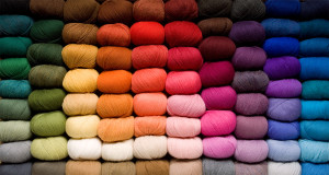 Як обрати бажаний колір для в’язаних ви#8217;язаних виробів Як обрати бажаний к/11-porad-yak-znajti-idealne-misce-dlya-pryazhi/лір