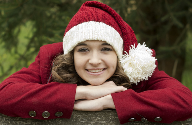 В'язана новорічна шапочка спицями /vyazana-novorichna-shapochka-spicyami/"В'язана