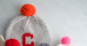 В'язані шапочки /category/articles/page/10/з монограмами для будь-якого віку