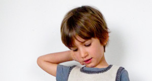 Жилетка (без/category/articles/vyazannya-spicyami/page/9/укавка) для хлопчика із жакардовим візерунком