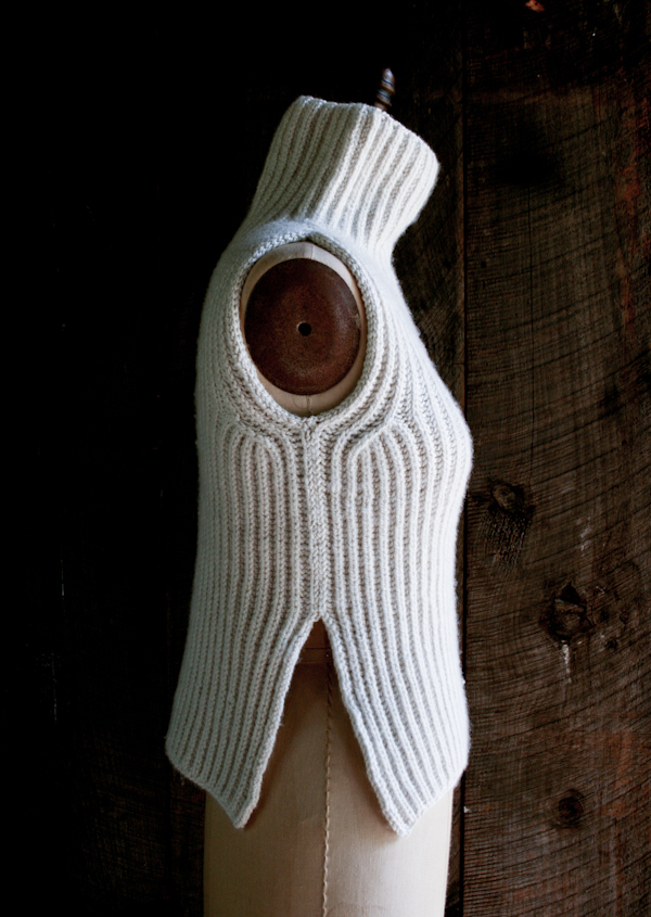 Тепла жилетка (безрукавка) спицями - 1