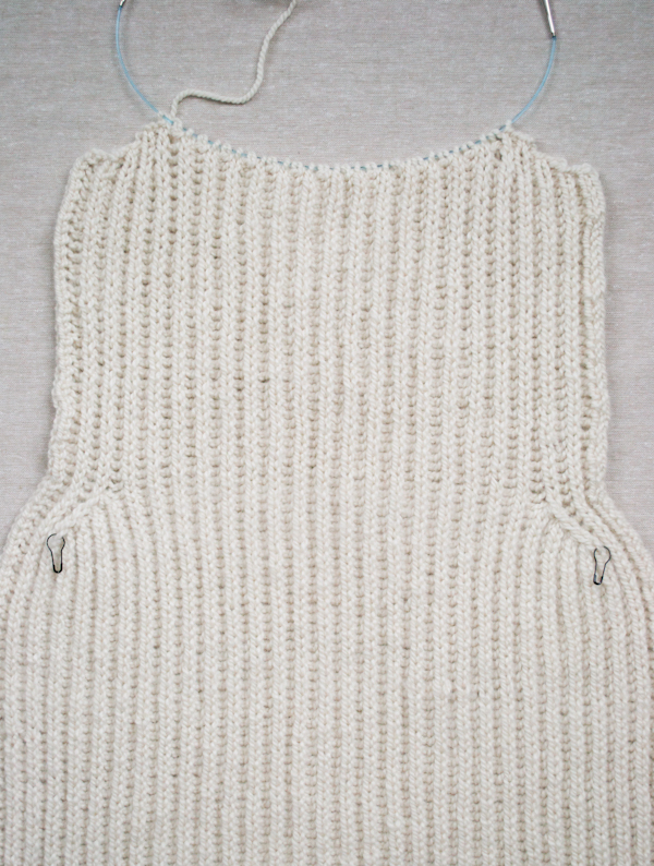 Тепла жилетка (безрукавка) спицями - 10