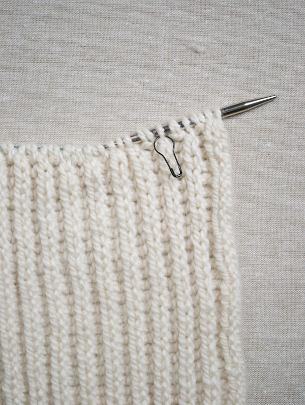 Тепла жилетка (безрукавка) спицями - 6