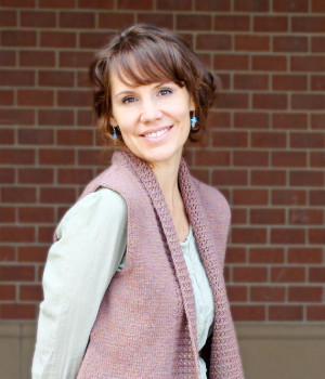 Жилетка (безрукавка) спицями Жилетка (без/vyazana-zhiletka-bezrukavka-spicyami/укавка) спицями