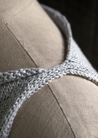 В'язана асиметрична безрукавка спицями - 16