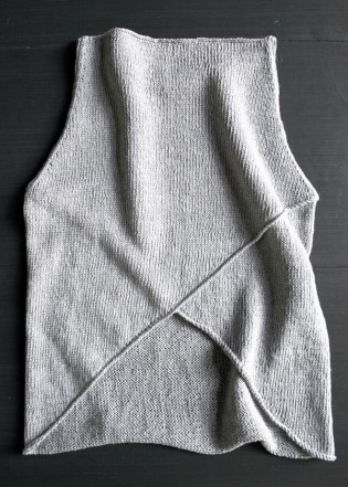 В'язана асиметрична безрукавка спицями - 20