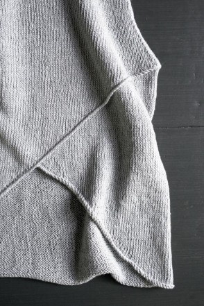 В'язана асиметрична безрукавка спицями - 22