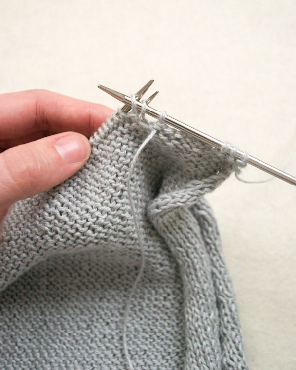 В'язана асиметрична безрукавка спицями - 9