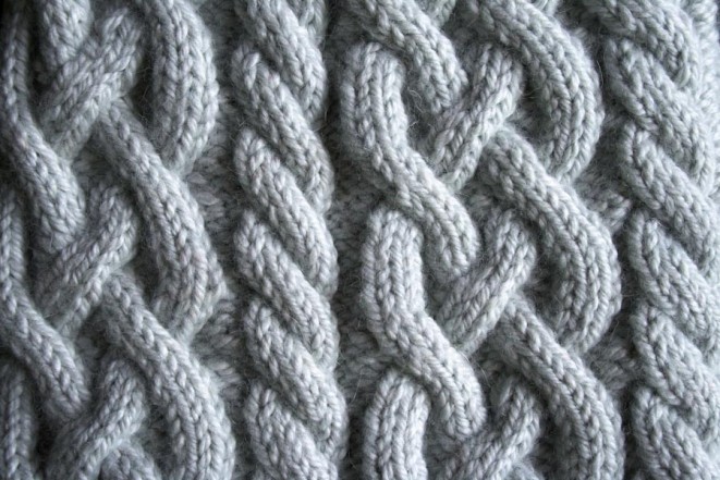 В'язана шапочка з косами спицями - 4