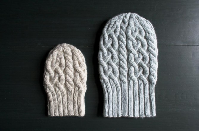 В'язана шапочка з косами спицями - 3