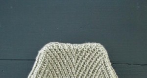 В’язана шапочка із зигзагами спицями В'язана шапочка із зі/vyazaniy-kardigan-spicyami/загами спицями