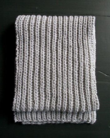 В'язаний об'ємний шарф спицями - 4