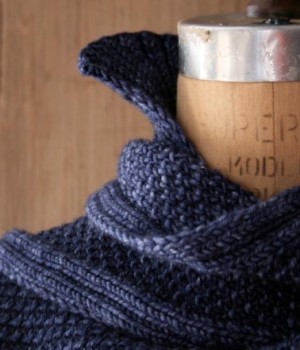 В'язаний шарф-светер спицями