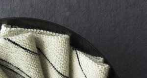 В'яжемо спицями модний шарф