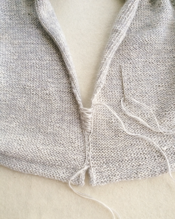 В'язана проста безрукавка - 6