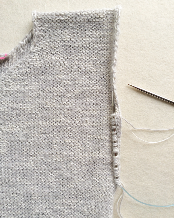 В'язана проста безрукавка - 7