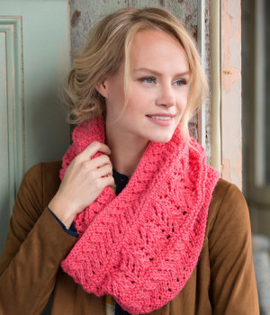 В'язаний ажурний снуд спицями - 1