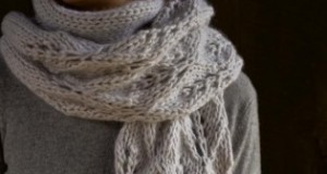 В’язаний ажурний шарф спицями В'язаний ажурний шарф спицями