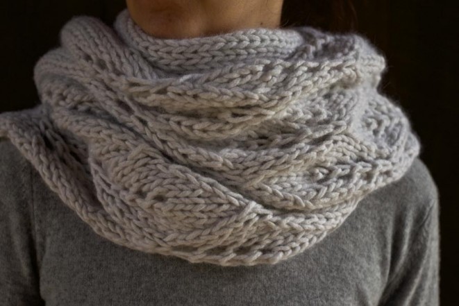 В'язаний ажурний шарф спицями - 1