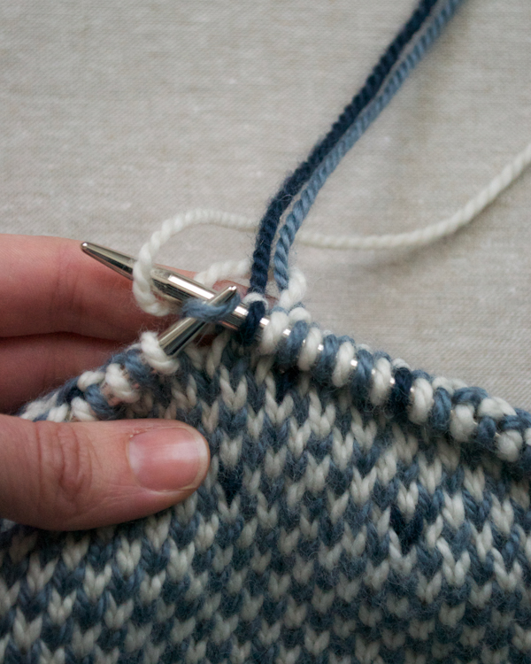 В'язаний жакардовий шарф спицями - 5