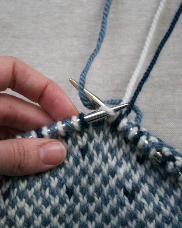 В'язаний жакардовий шарф спицями - 8