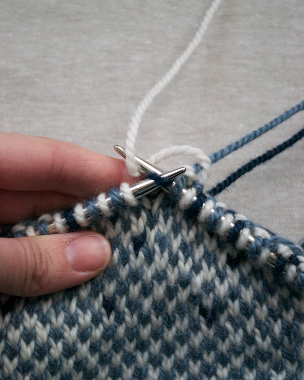 В'язаний жакардовий шарф спицями - 9