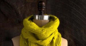 В'язаний жіночий шарф спицями - 1