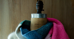 Широкий шарф (палантин) спицями В'язаний палантин спицями - 1