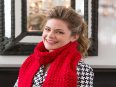 Яскравий шарф гачком В'язани/svyatkova-pidstavochka-u-formi-sercya-gachkom/й червоний шарф гачком - 1