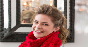 Яскравий шарф гачком В'язаний червоний шарф гачком - 1