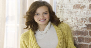 Жовтий жакет спицями Жовтий жакет спицями