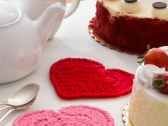 Святкова підставочка у формі серця гачком Підставочка/yaskravij-sharf-gachkom/ до Дня Закоханих