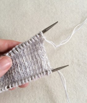 Формує/prosta-zhiletka-bezrukavka-spicyami-dlya-pochatkivciv/о край безрукавки - 2