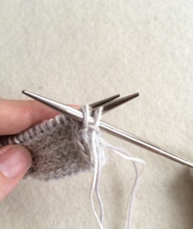 Формує/prosta-zhiletka-bezrukavka-spicyami-dlya-pochatkivciv/о край безрукавки - 3