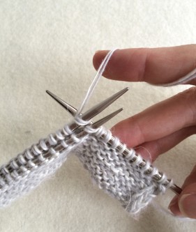 Формує/prosta-zhiletka-bezrukavka-spicyami-dlya-pochatkivciv/о край безрукавки - 4