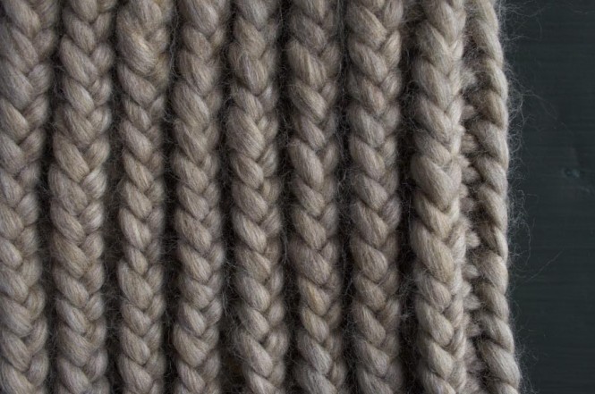 Шапка з товстої пряжі резинкою - 10