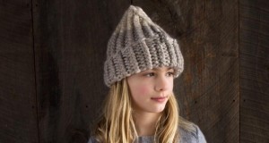 Шапка з товстої пряжі резинкою