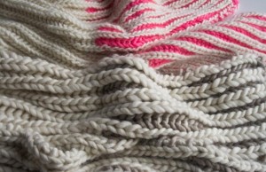 Шарф англійською резинкою у два кольори