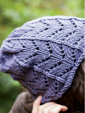В'язана шапочка з ажурним візерунком - 3