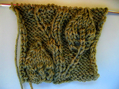 В'язаний шарф з ажурним візерунком - 5