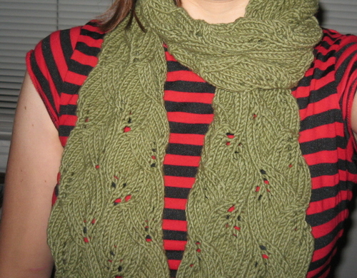 /sharf-z-listyam-spicyami/"В'язаний