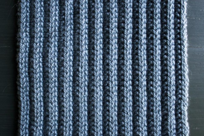 В'язаний шарф з двухстороннім візерунком - 4